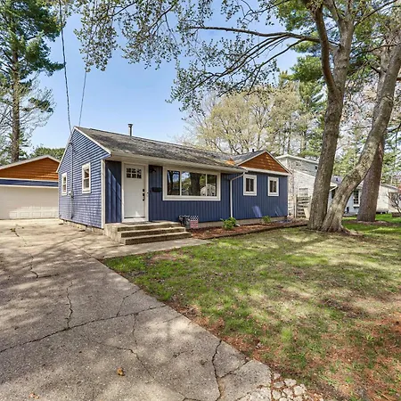 Walk To Beach Lake Michigan Getaway! Muskegon Exterior photo