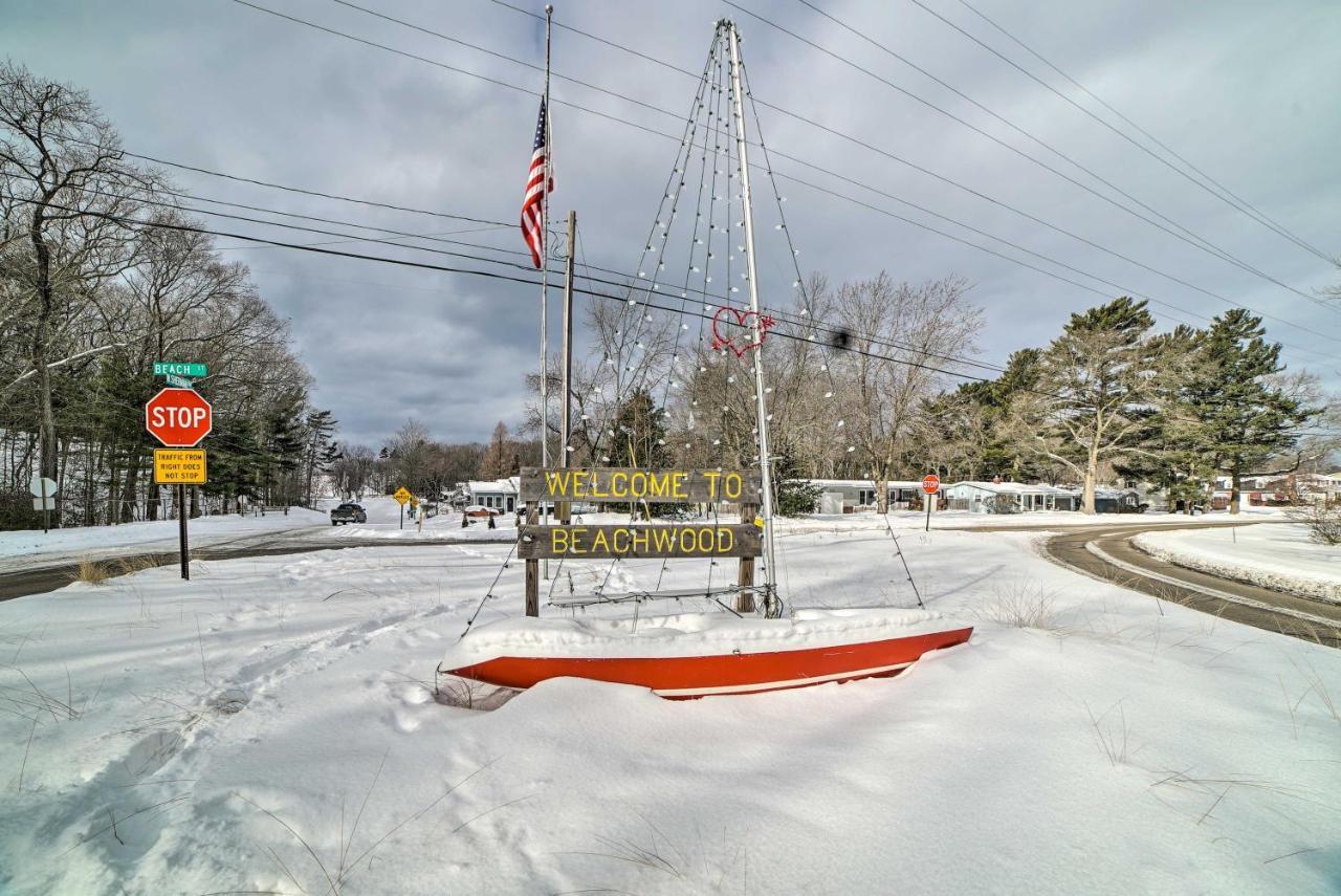 Holiday home Walk To Michigan Getaway! Muskegon